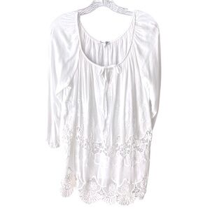 Tempo Paris Lined White Off Shoulder Blouse Size Medium